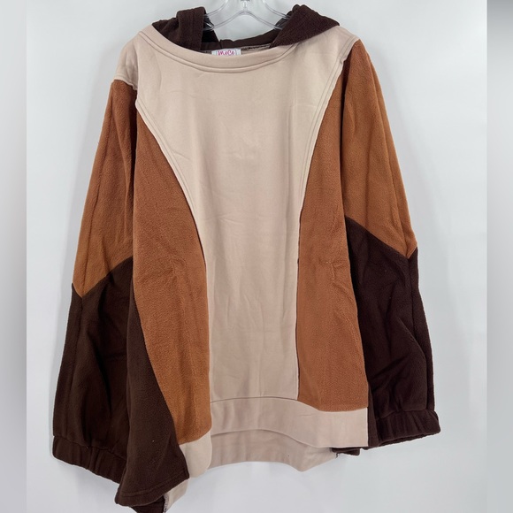 Moco Brown Plus Size Exposed Seam Patchwork Sweatshirt new never worn - Picture 2 of 9
